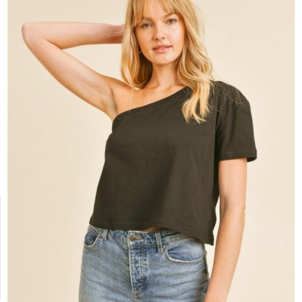 One shoulder black tee shirt